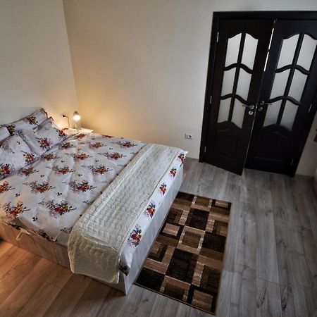 Flori'S Apartment Brasov Luaran gambar