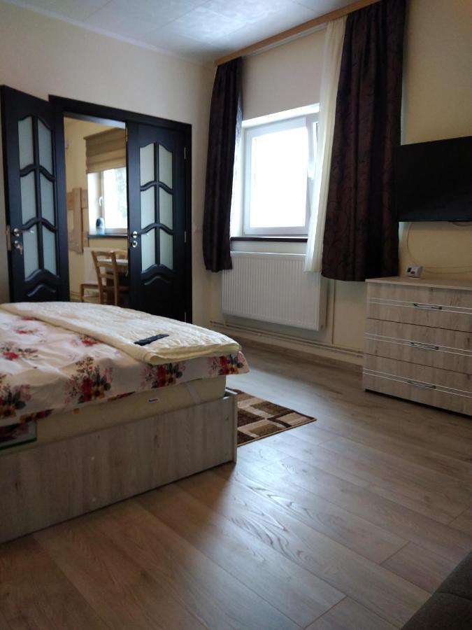 Flori'S Apartment Brasov Luaran gambar