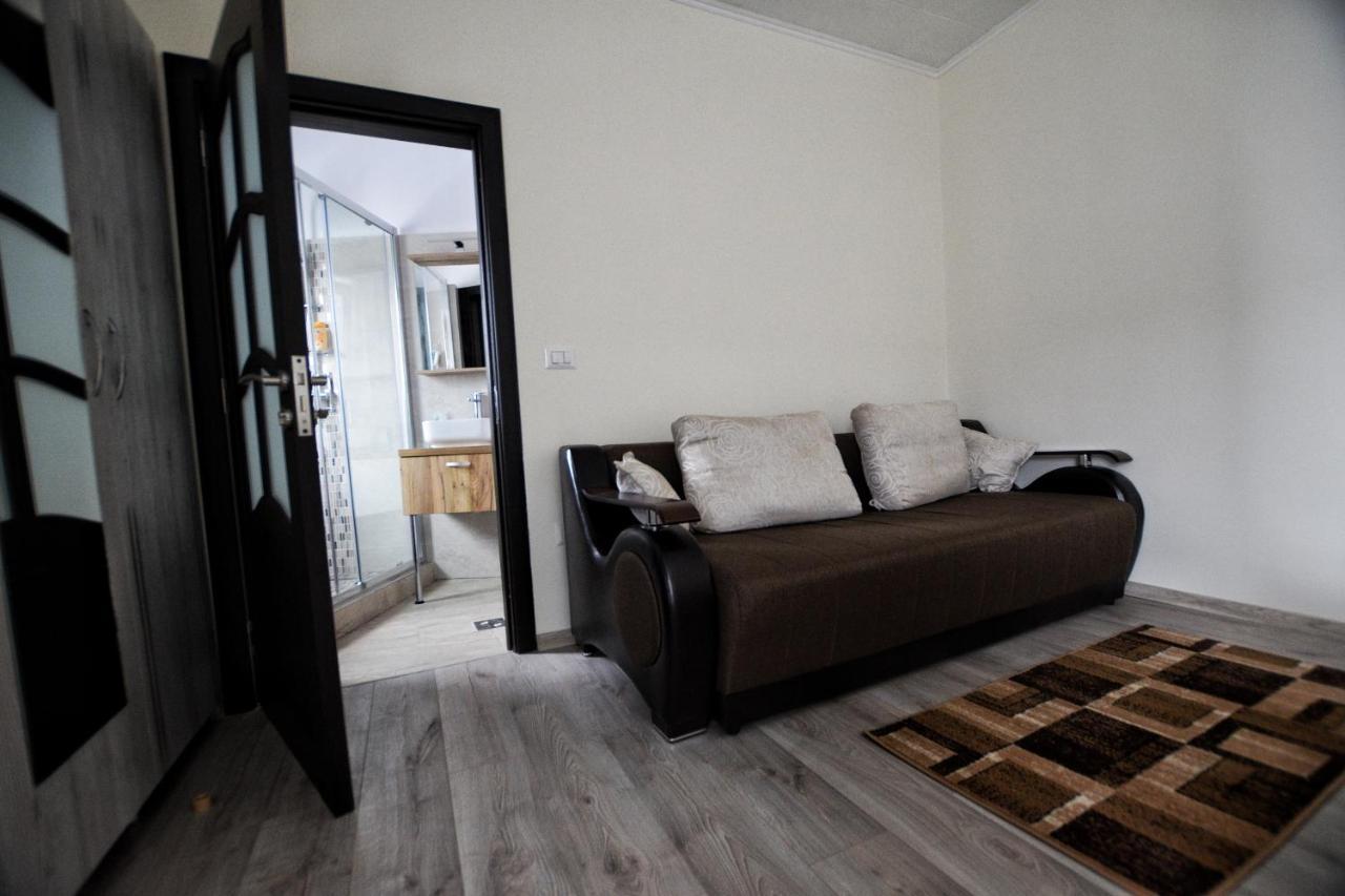 Flori'S Apartment Brasov Luaran gambar